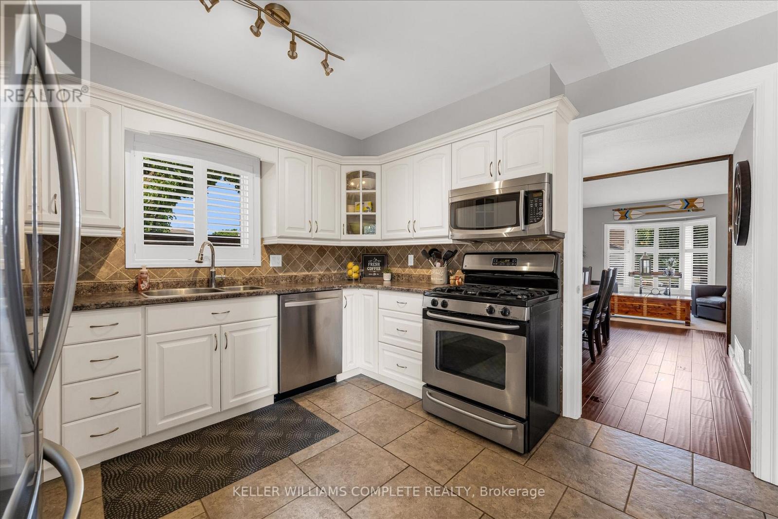 Photo 3 of 456 Acadia Drive, Hamilton ON