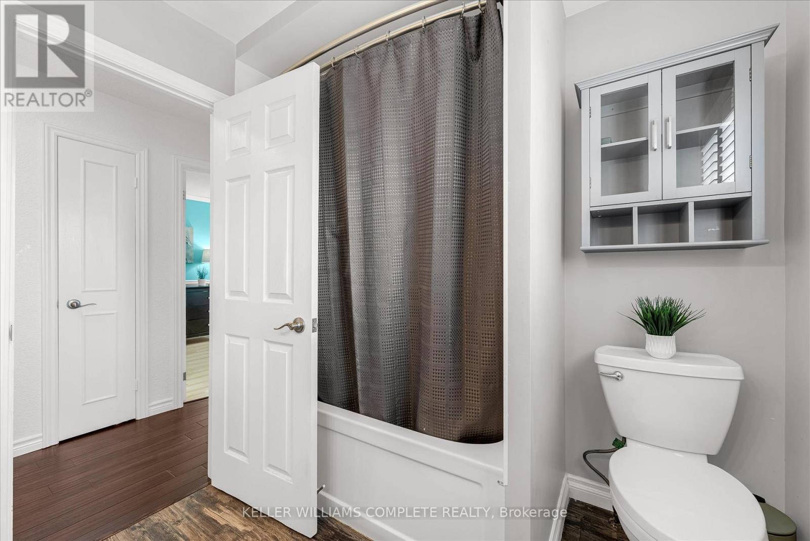 Photo 2 of 456 Acadia Drive, Hamilton ON