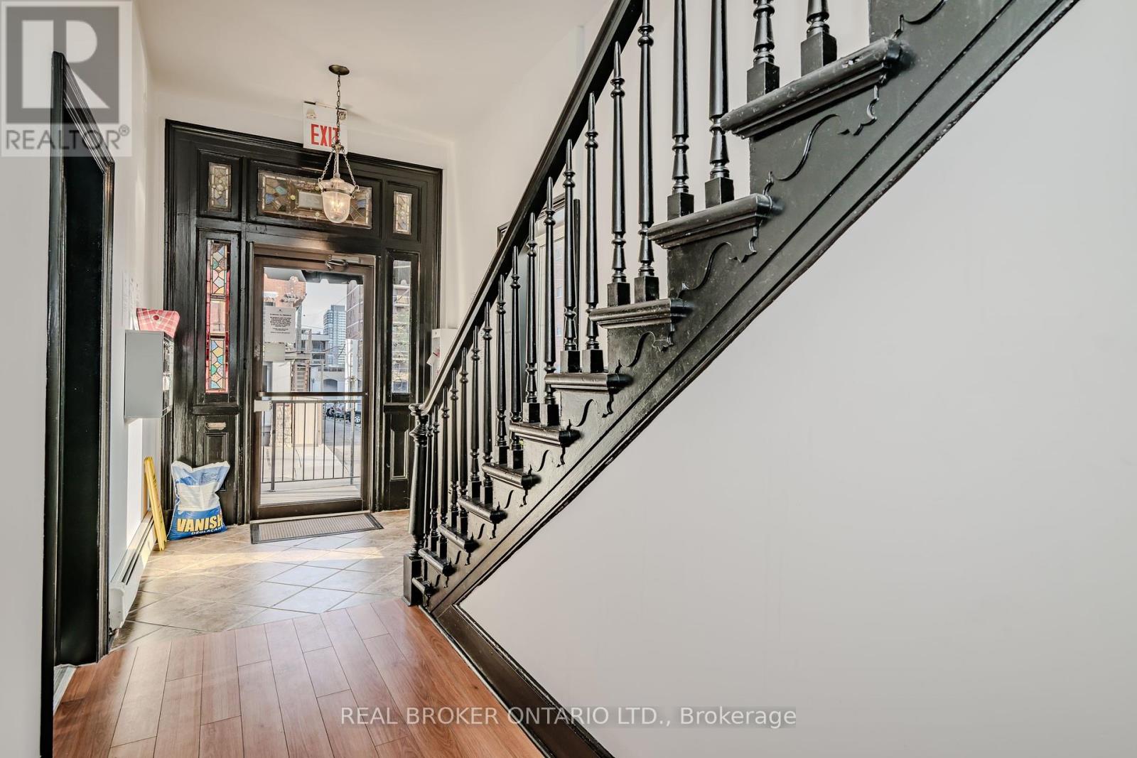 Photo 6 of 14 Forest Avenue Street S, Hamilton ON