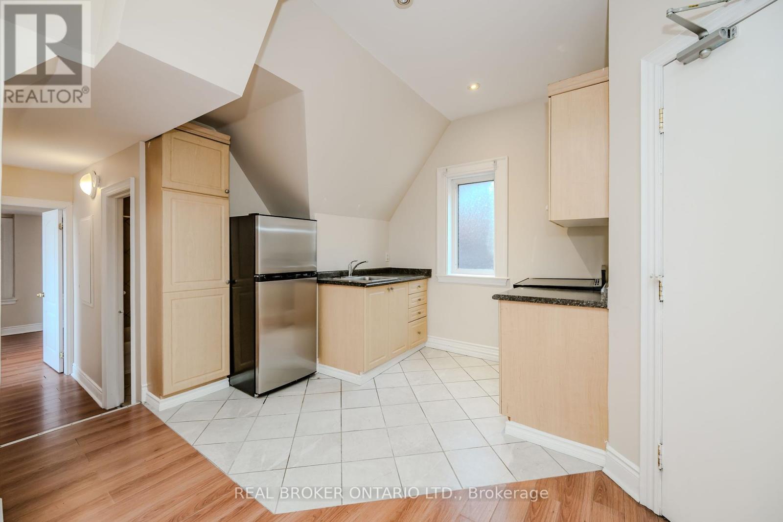 Photo 9 of 14 Forest Avenue Street S, Hamilton ON
