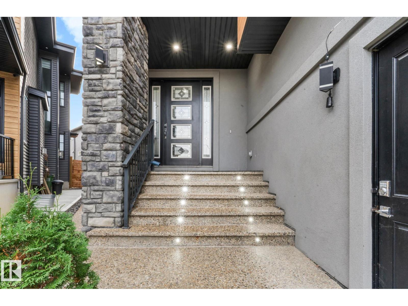 Photo 2 of 223 37 St Sw, Edmonton AB