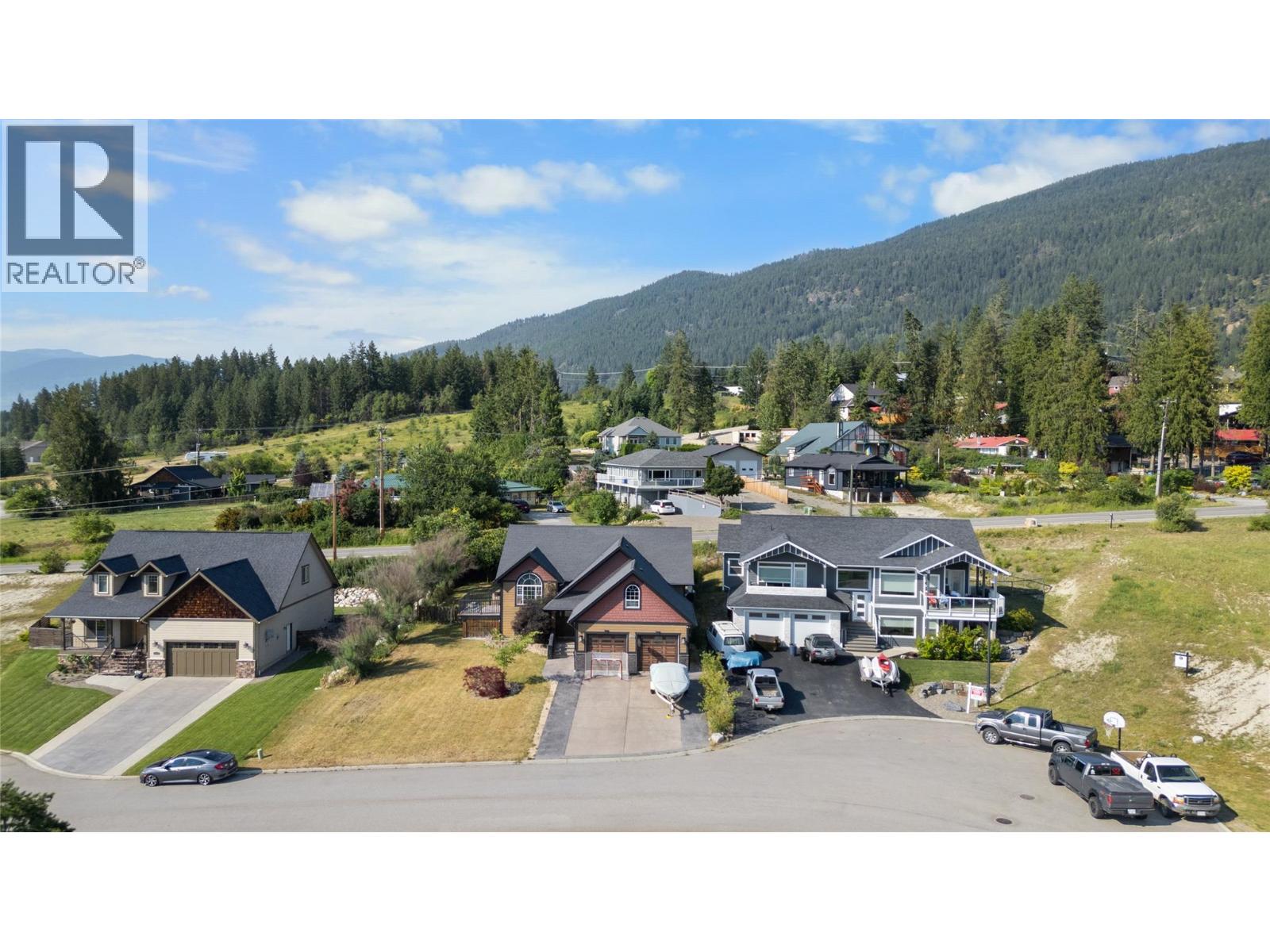 1028 PURCELL Crescent, Creston