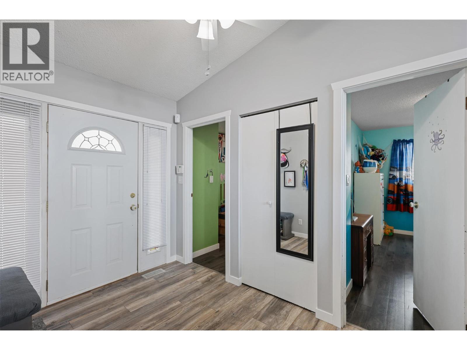 Photo 3 of 1574 Griffin Terrace, Kamloops BC