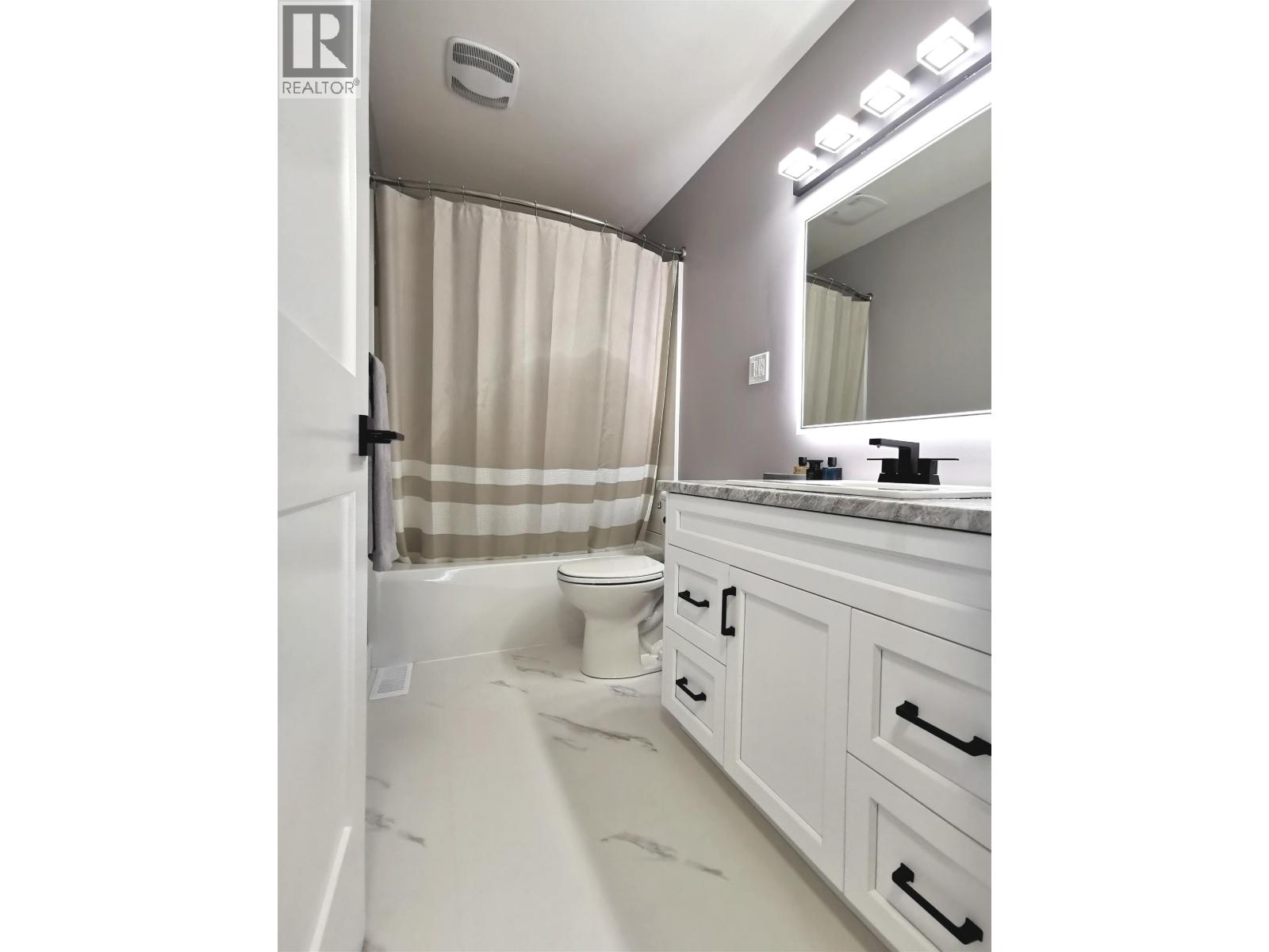 Photo 10 of 1242 Carney Street, Prince George BC