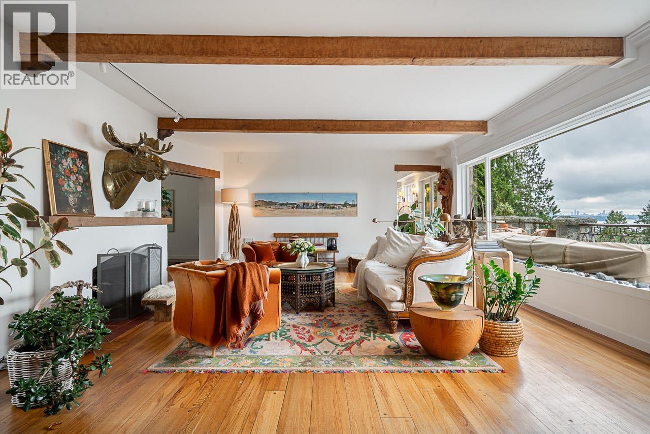 3290 MATHERS AVENUE, West Vancouver