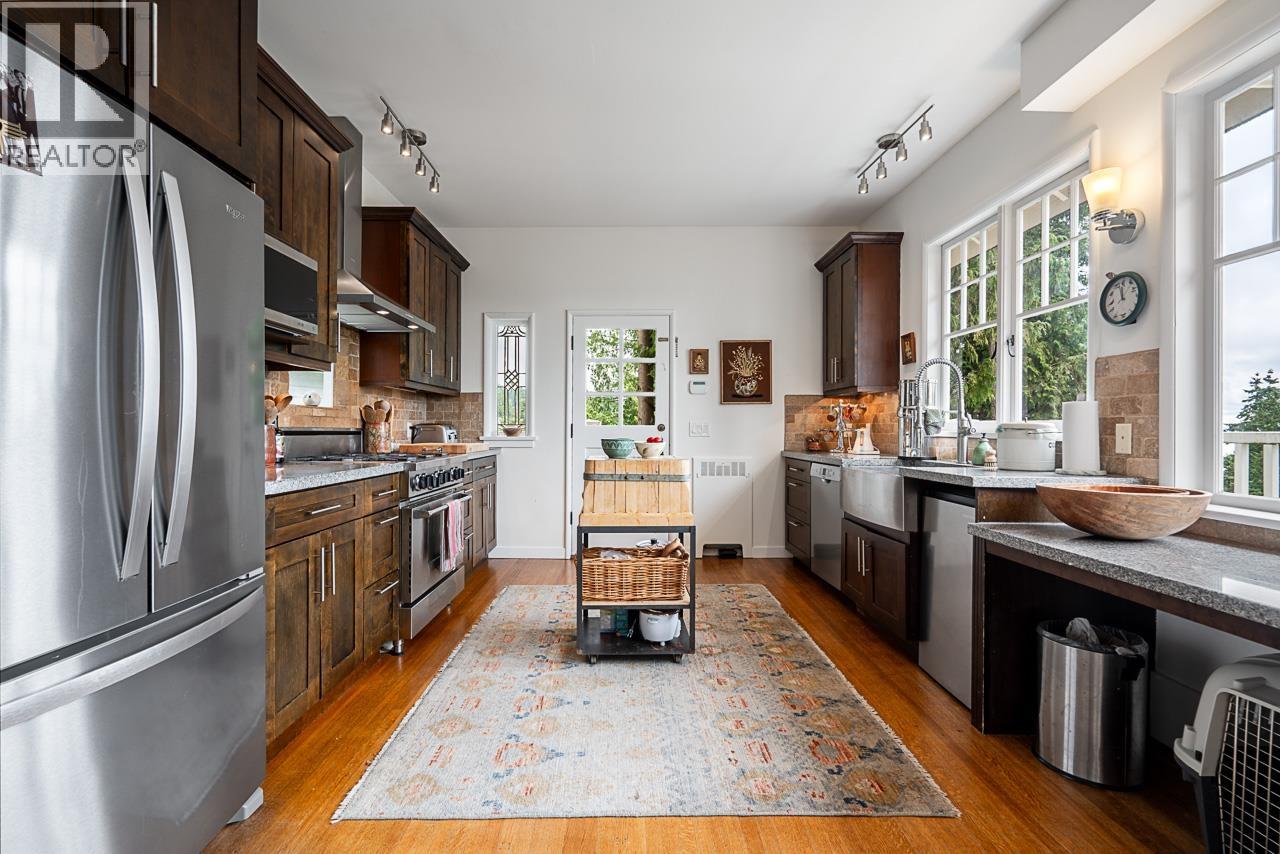 3290 MATHERS AVENUE, West Vancouver