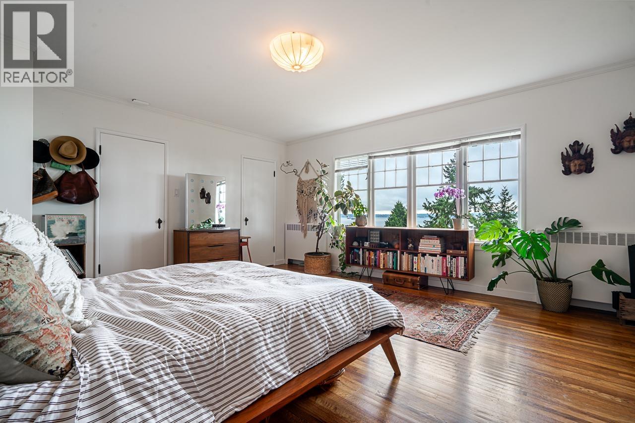3290 MATHERS AVENUE, West Vancouver
