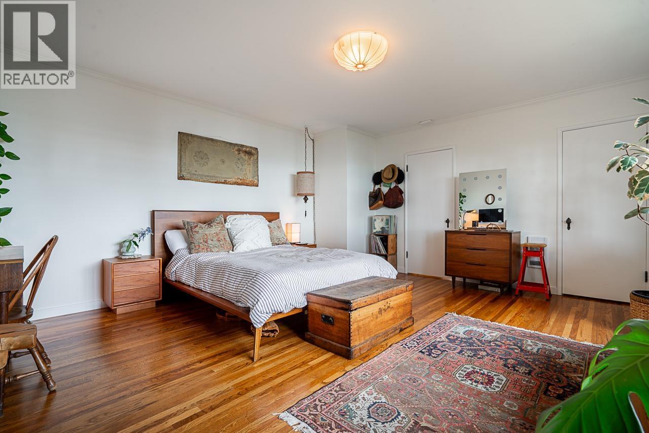 3290 MATHERS AVENUE, West Vancouver