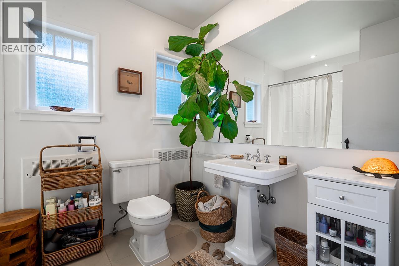 3290 MATHERS AVENUE, West Vancouver