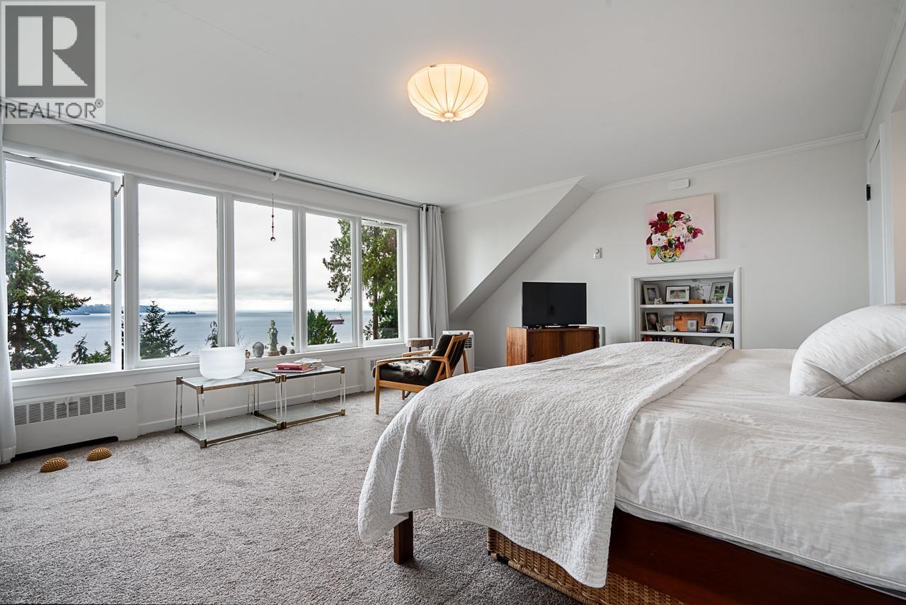3290 MATHERS AVENUE, West Vancouver
