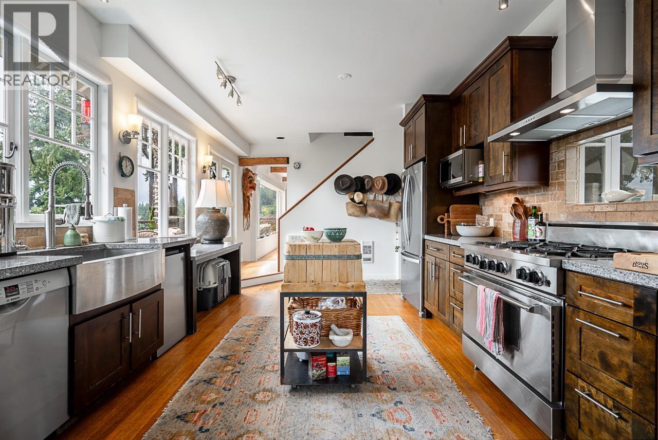 3290 MATHERS AVENUE, West Vancouver