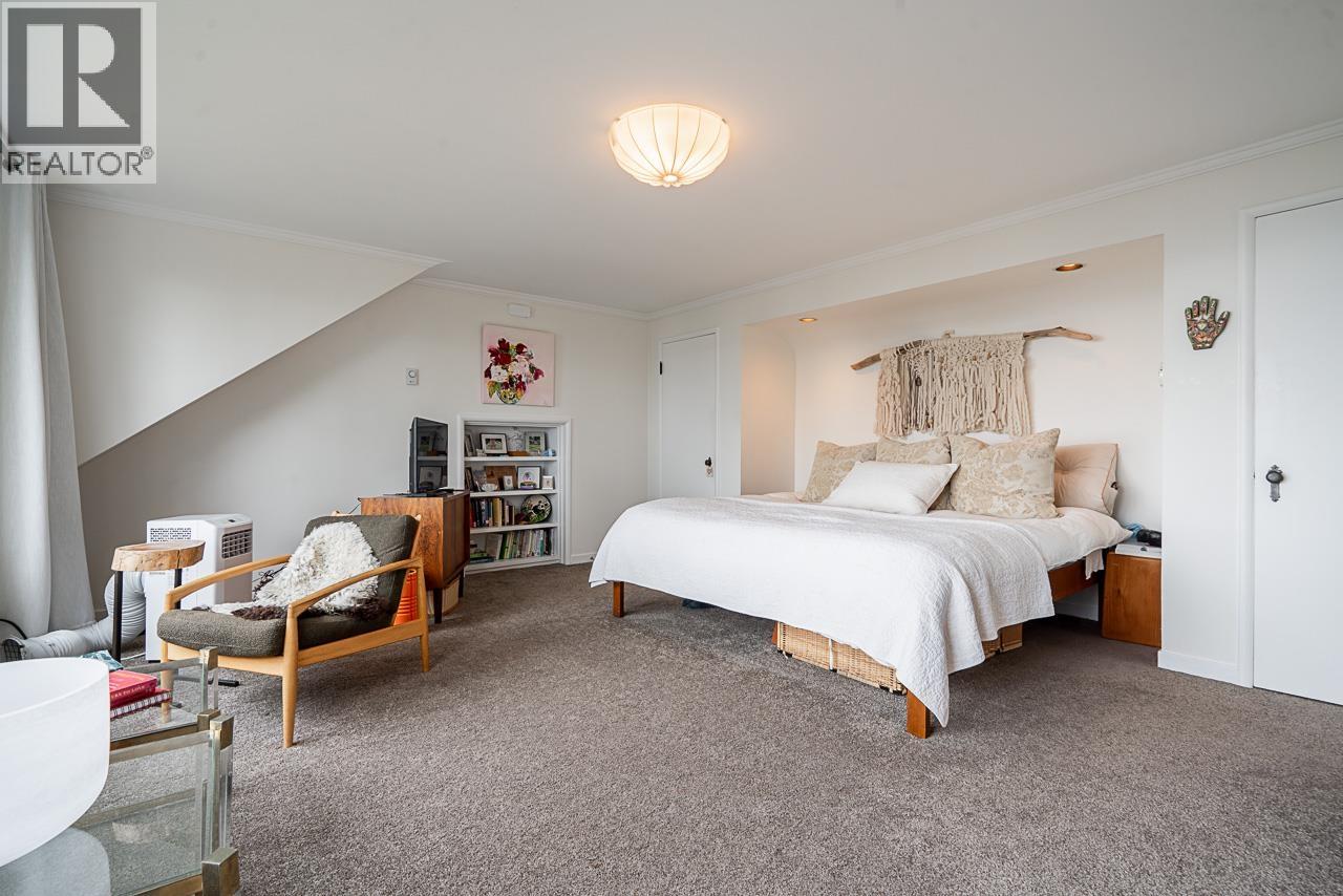3290 MATHERS AVENUE, West Vancouver