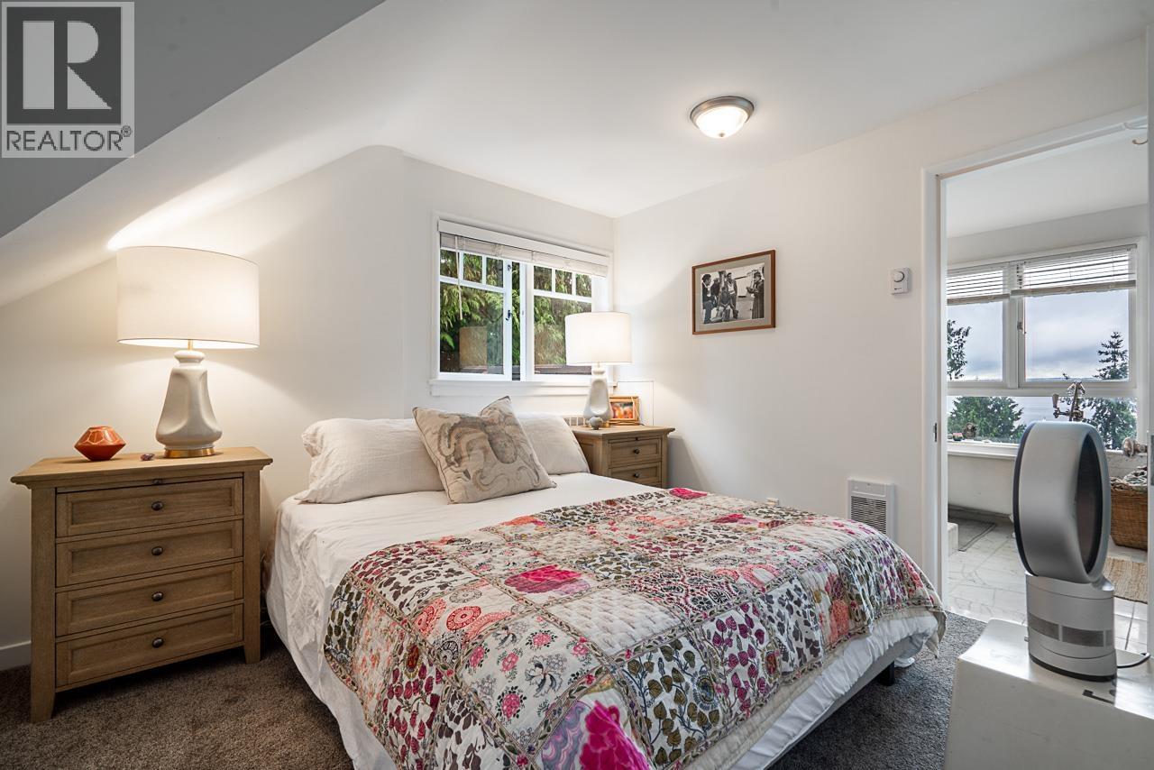 3290 MATHERS AVENUE, West Vancouver