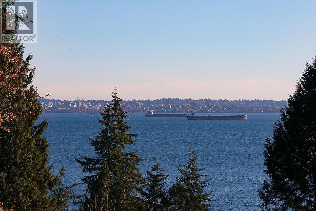 3290 MATHERS AVENUE, West Vancouver