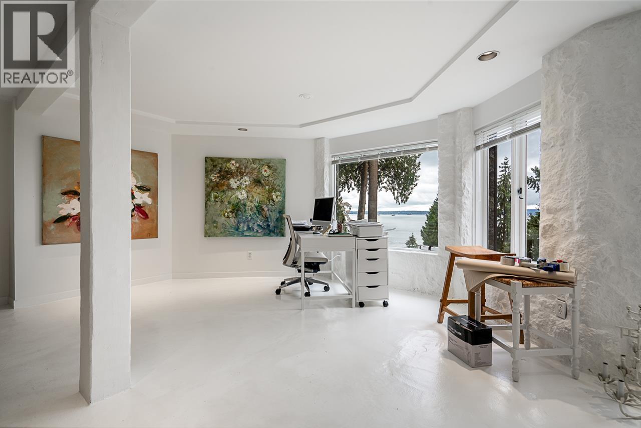 3290 MATHERS AVENUE, West Vancouver