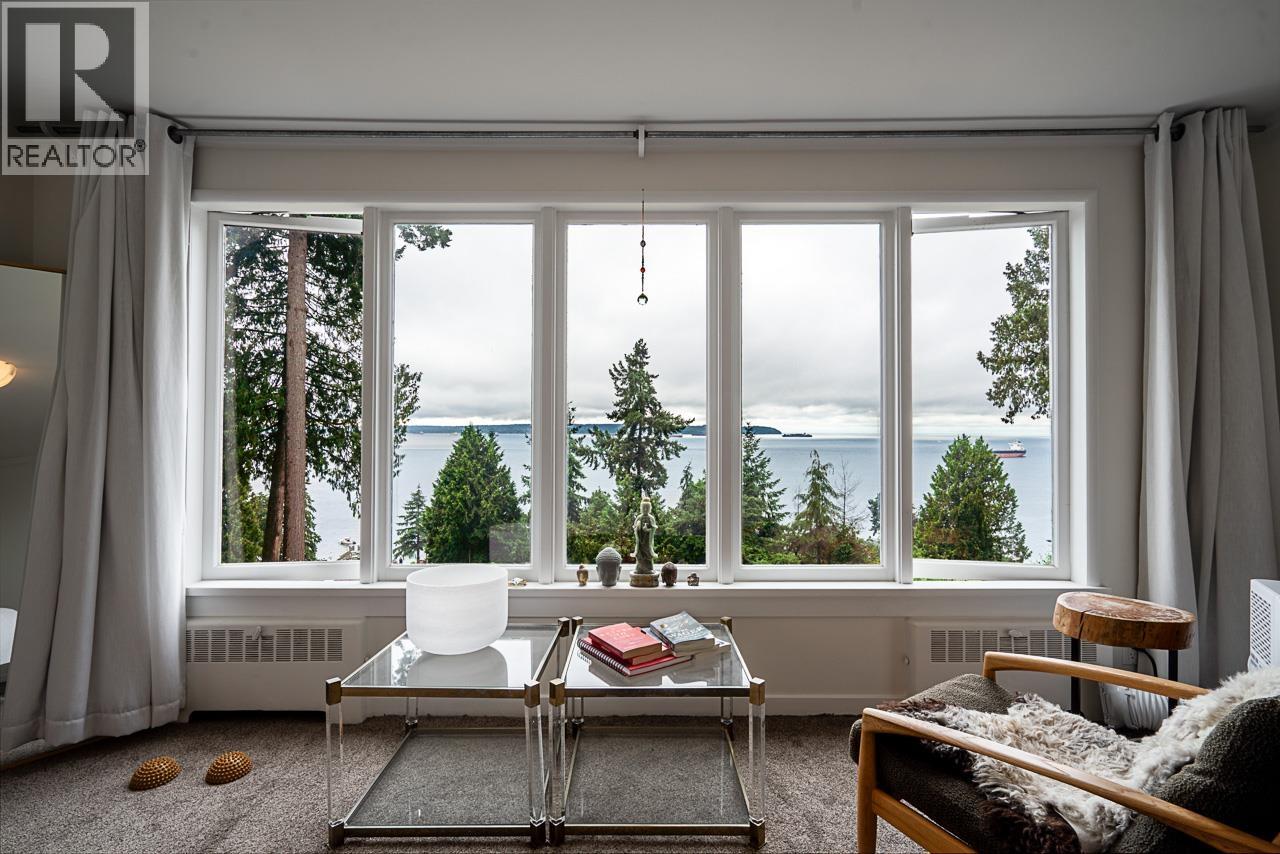 3290 MATHERS AVENUE, West Vancouver