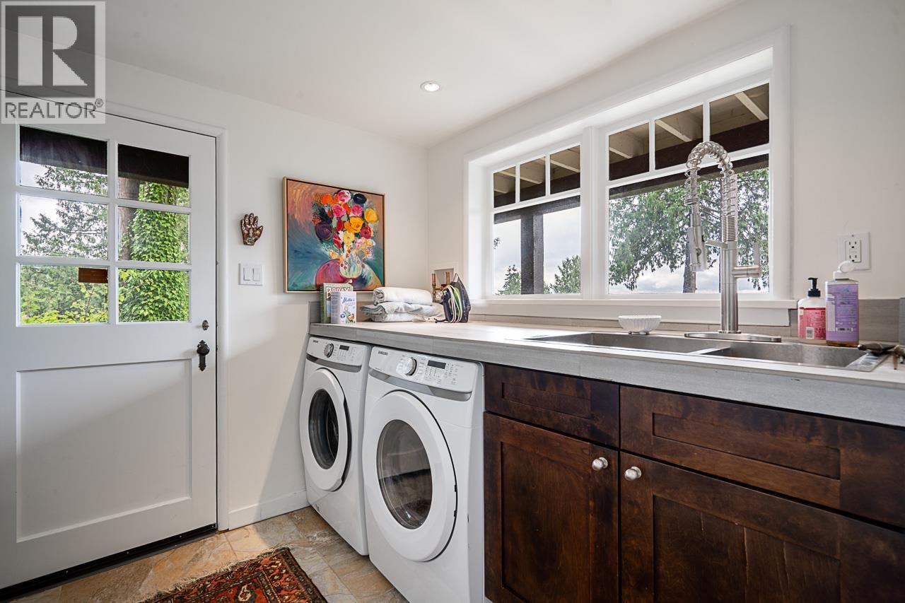 3290 MATHERS AVENUE, West Vancouver