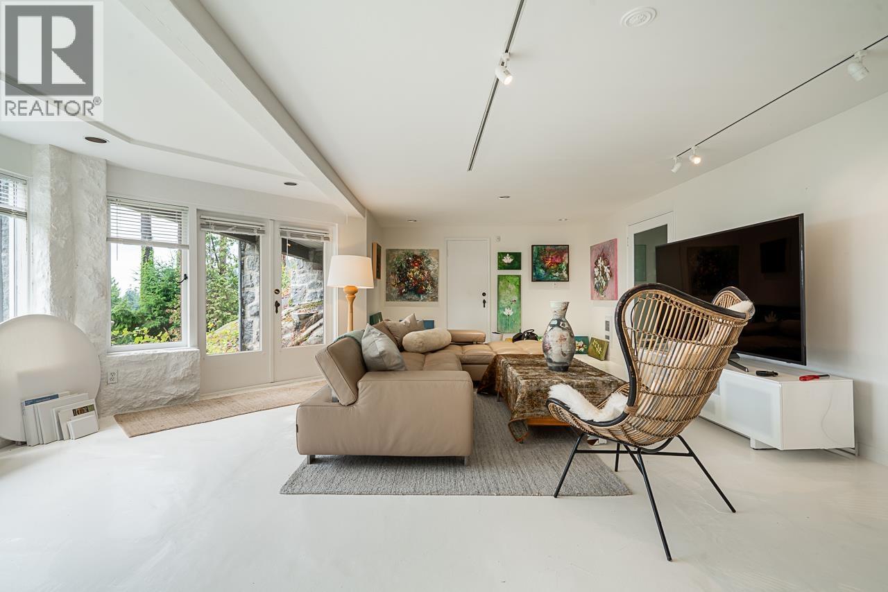 3290 MATHERS AVENUE, West Vancouver