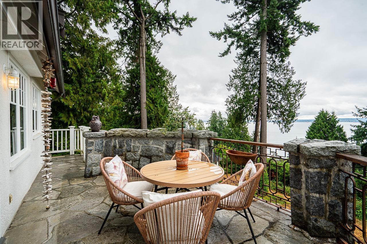 3290 MATHERS AVENUE, West Vancouver