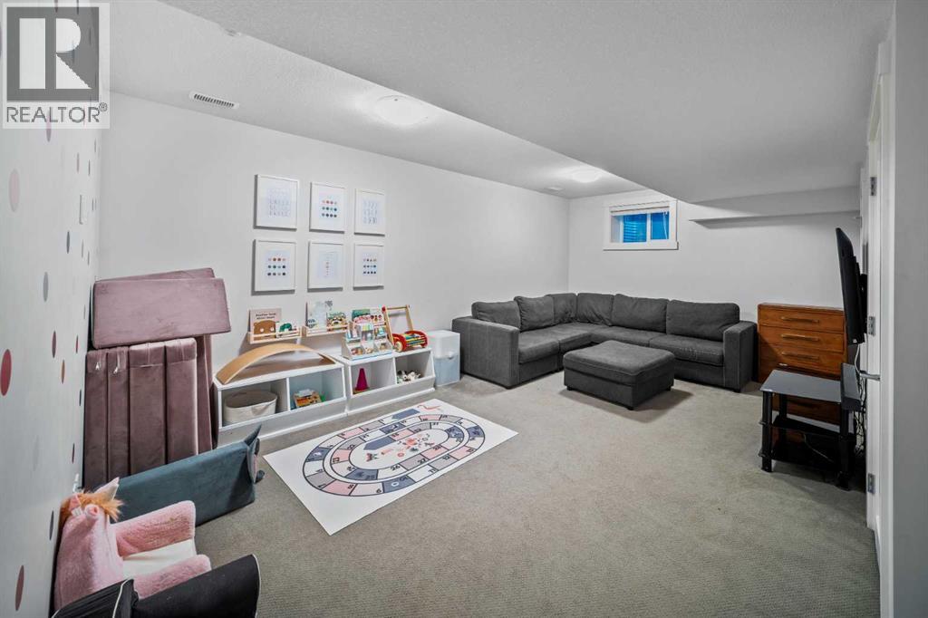 Single Family House for Sale in   Street NW Mount Pleasant Calgary 