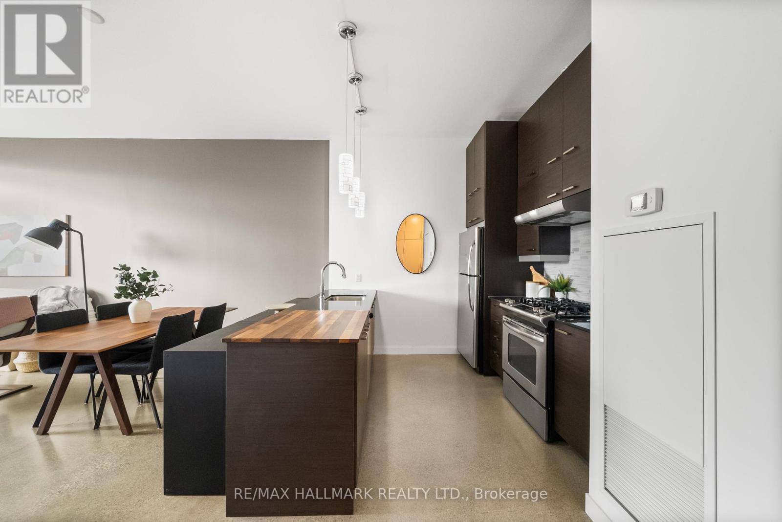 Photo 2 of 503 569 King Street E, Toronto ON