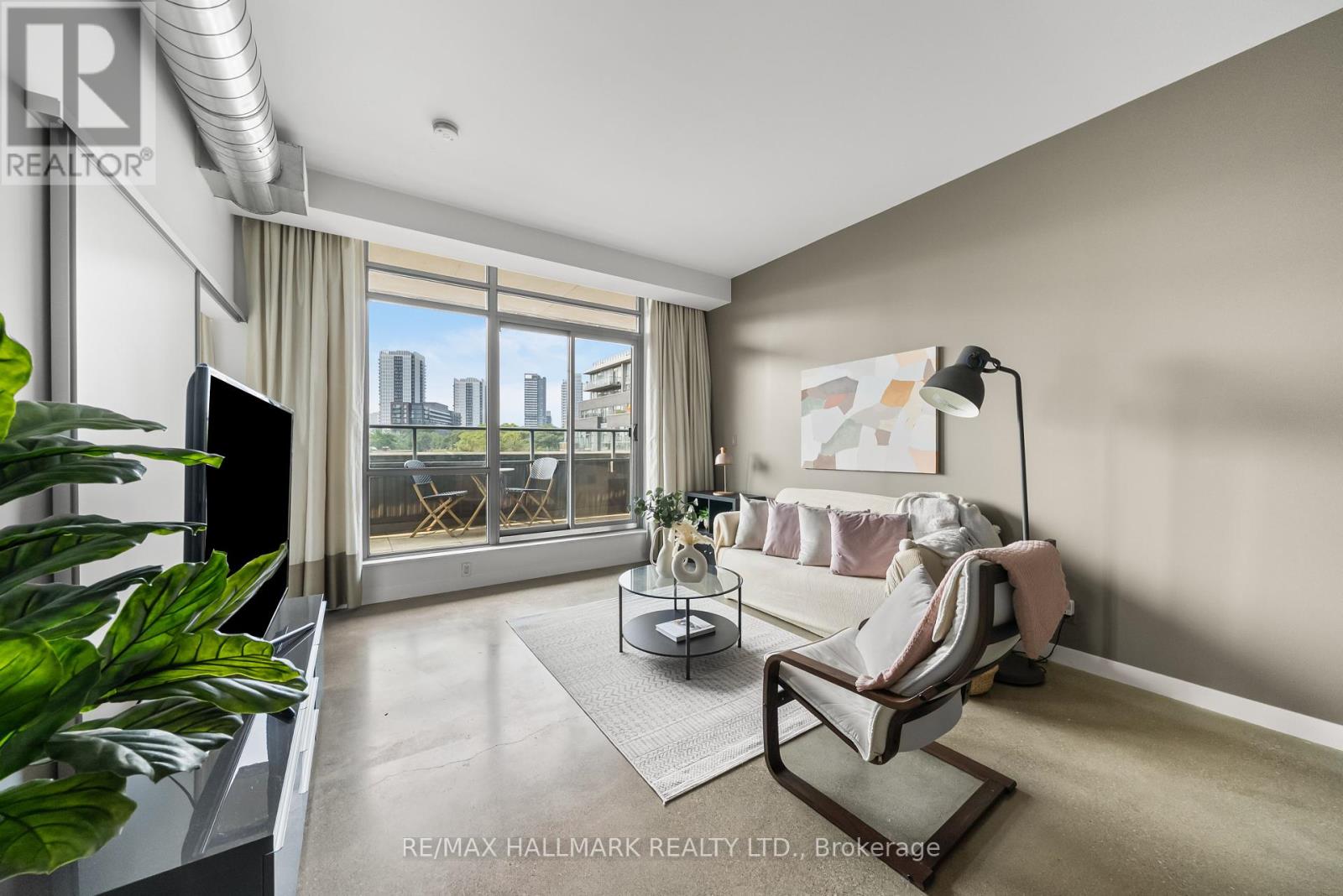 Photo 4 of 503 569 King Street E, Toronto ON