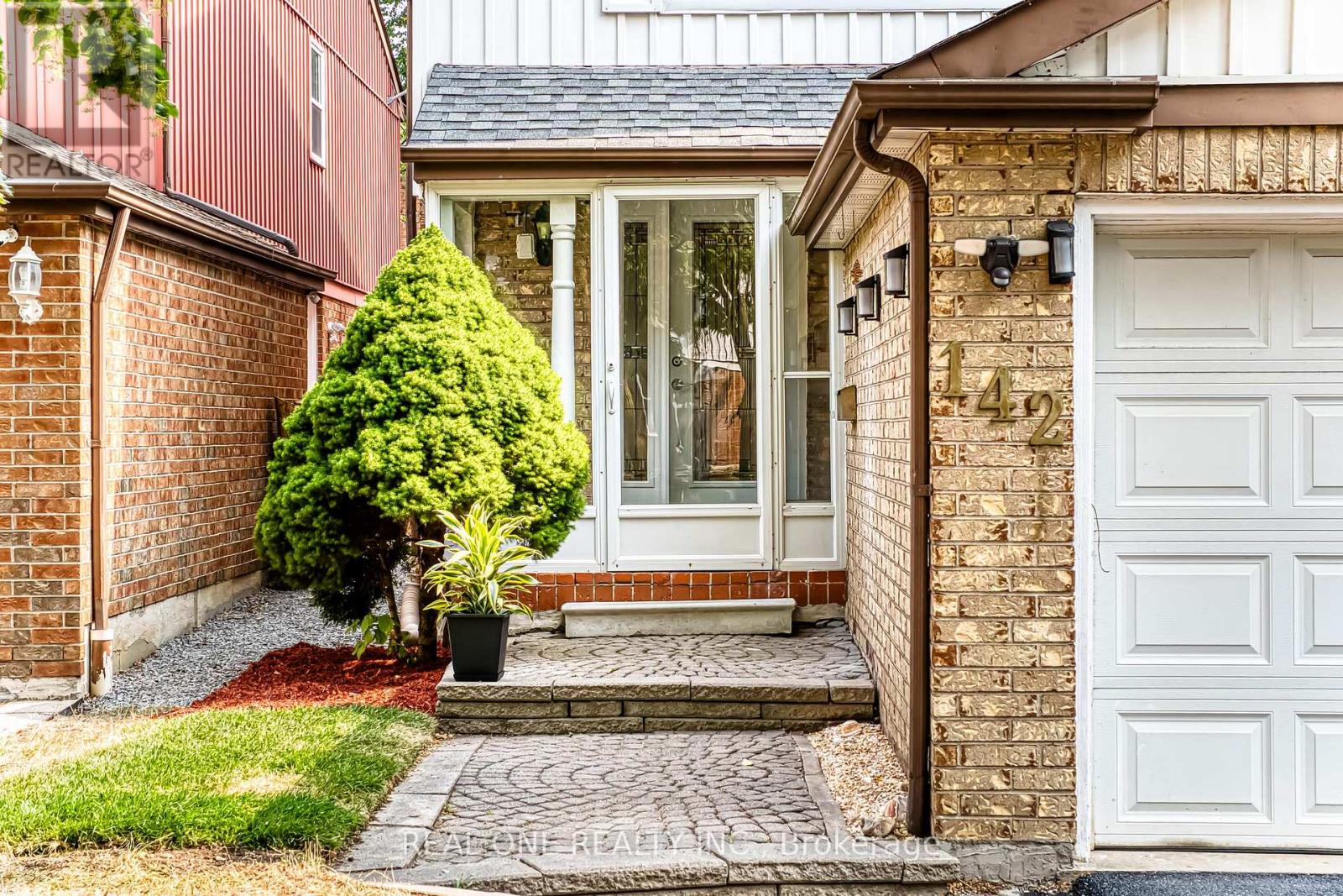 Photo 2 of 142 Frank Rivers Drive, Toronto ON