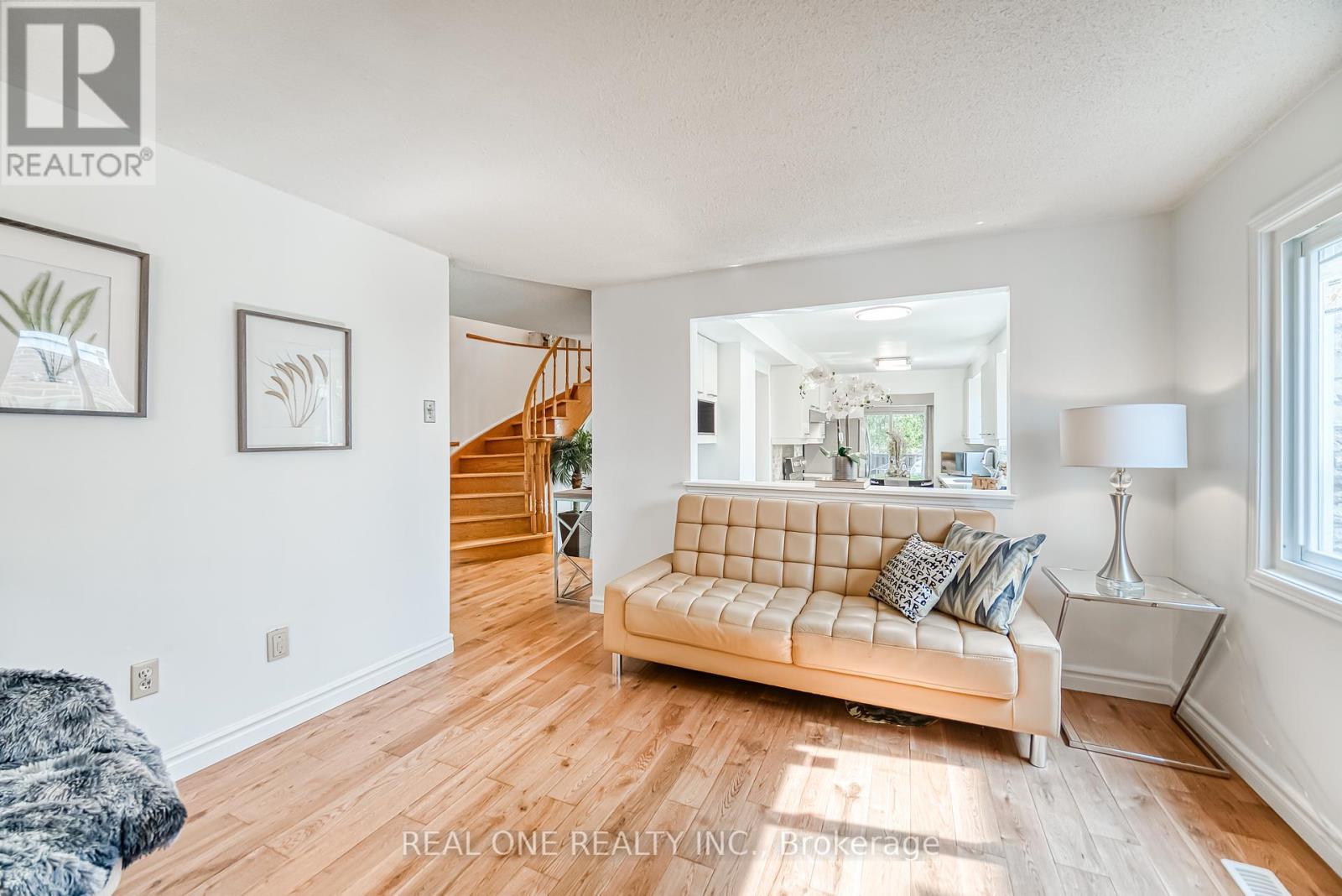 Photo 6 of 142 Frank Rivers Drive, Toronto ON