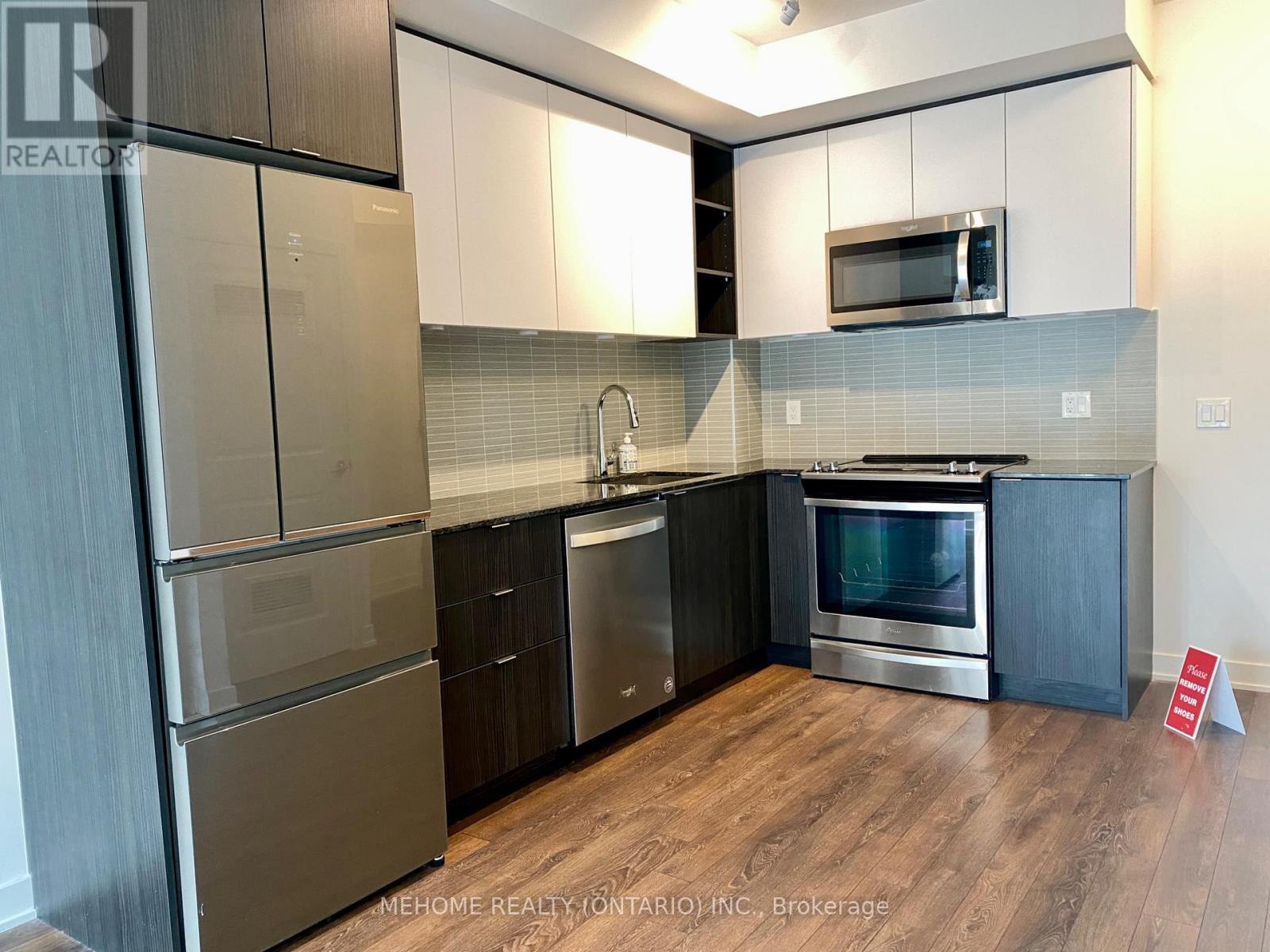 Photo 3 of 710 100 Eagle Rock Way, Vaughan ON