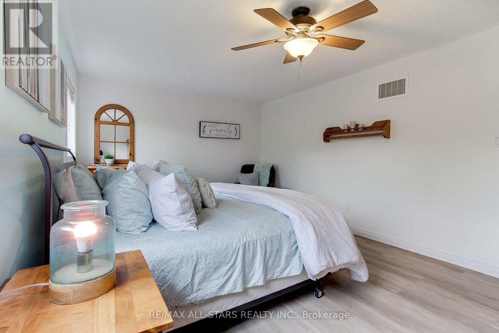 Photo 22 of 20 James Ratcliff Avenue, Whitchurchstouffville ON