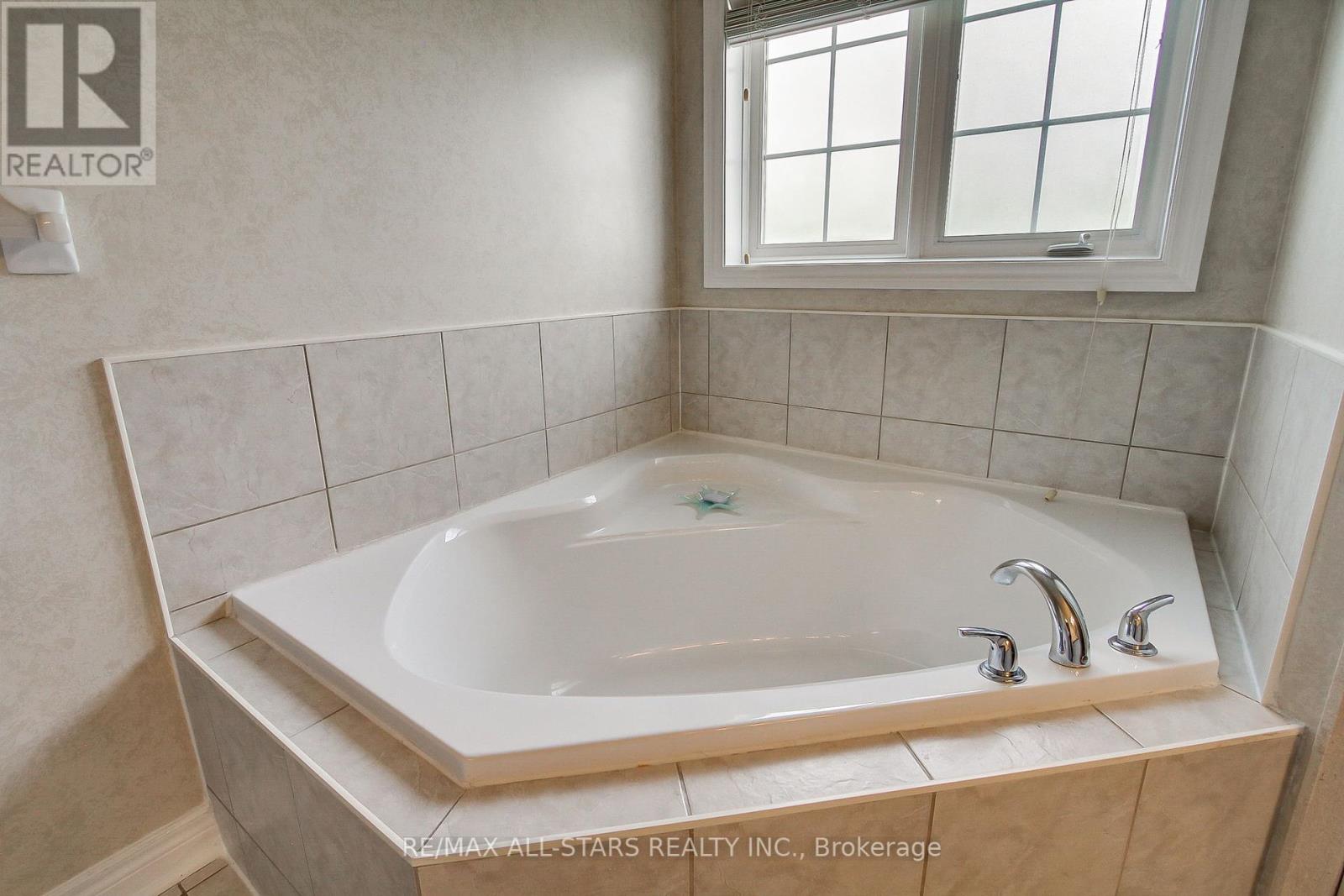Photo 26 of 20 James Ratcliff Avenue, Whitchurchstouffville ON