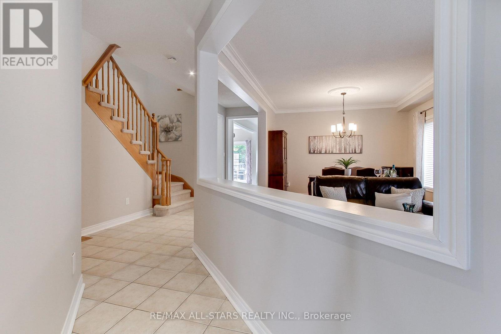 Photo 3 of 20 James Ratcliff Avenue, Whitchurchstouffville ON