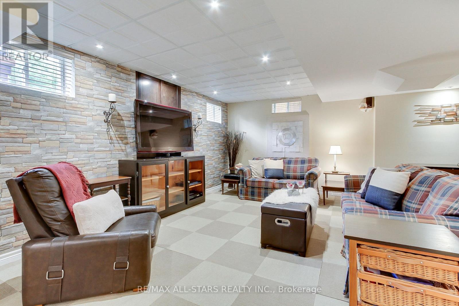 Photo 34 of 20 James Ratcliff Avenue, Whitchurchstouffville ON