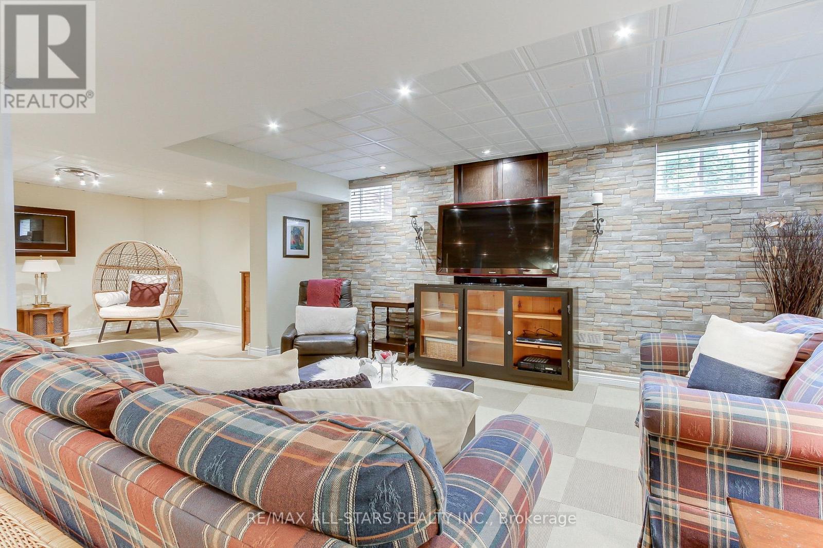 Photo 35 of 20 James Ratcliff Avenue, Whitchurchstouffville ON