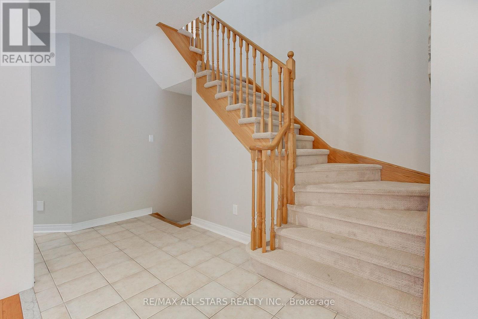 Photo 8 of 20 James Ratcliff Avenue, Whitchurchstouffville ON