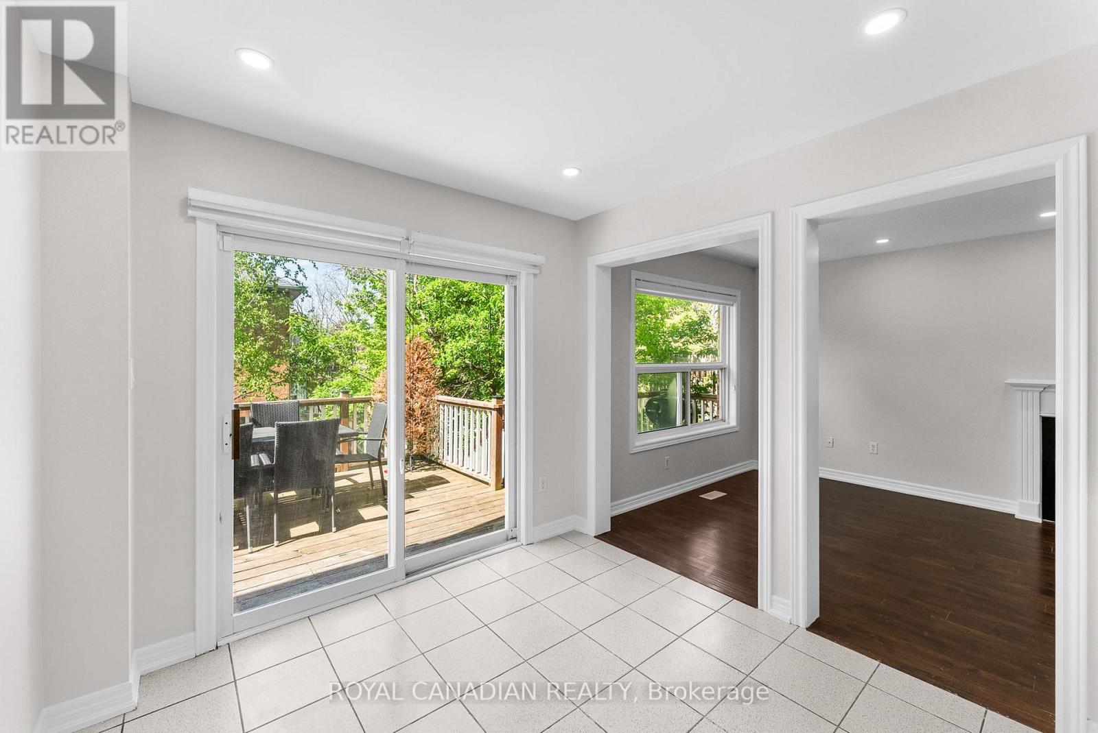 Photo 14 of 60 Crimson Ridge Road, Barrie ON