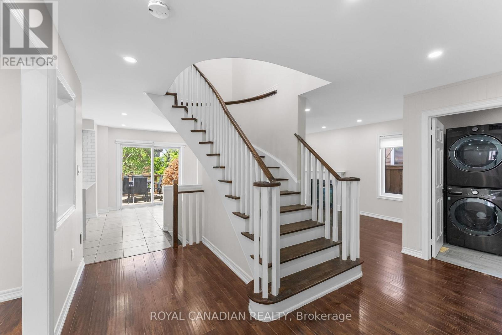 Photo 18 of 60 Crimson Ridge Road, Barrie ON