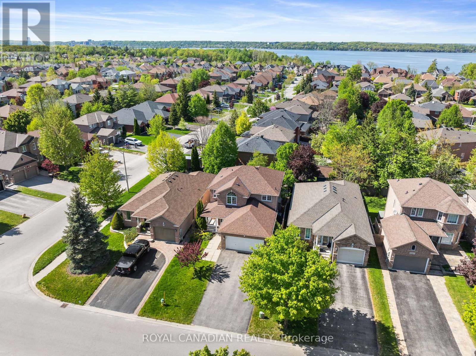 Photo 2 of 60 Crimson Ridge Road, Barrie ON
