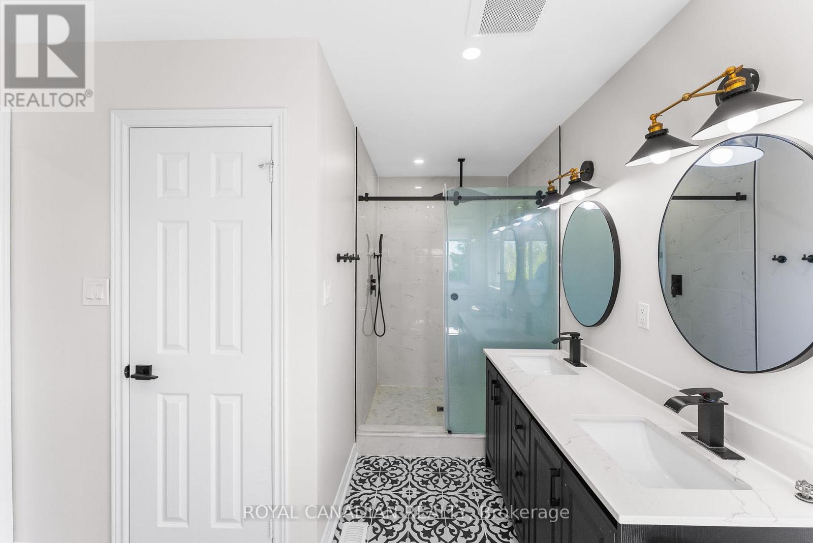 Photo 25 of 60 Crimson Ridge Road, Barrie ON