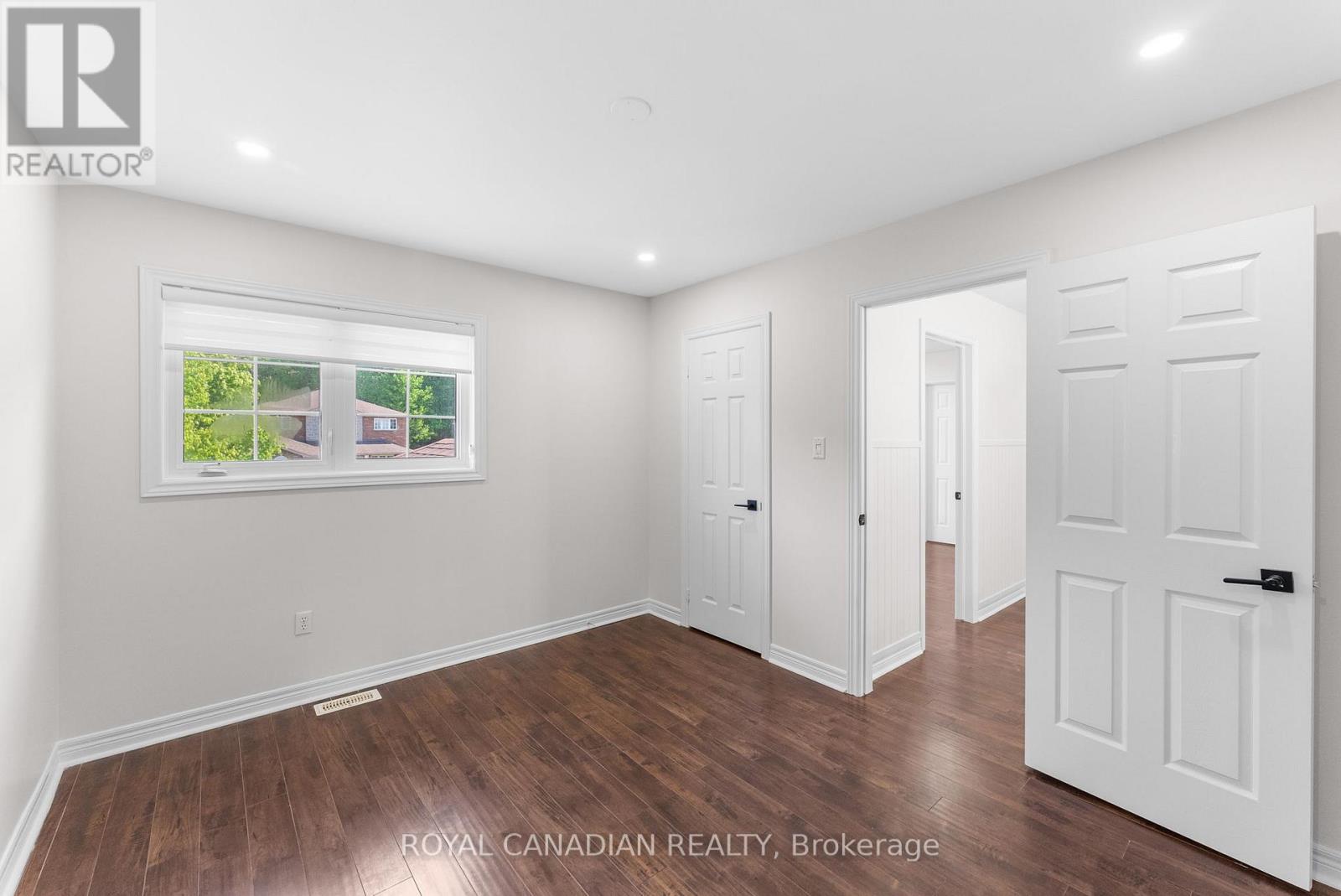 Photo 28 of 60 Crimson Ridge Road, Barrie ON