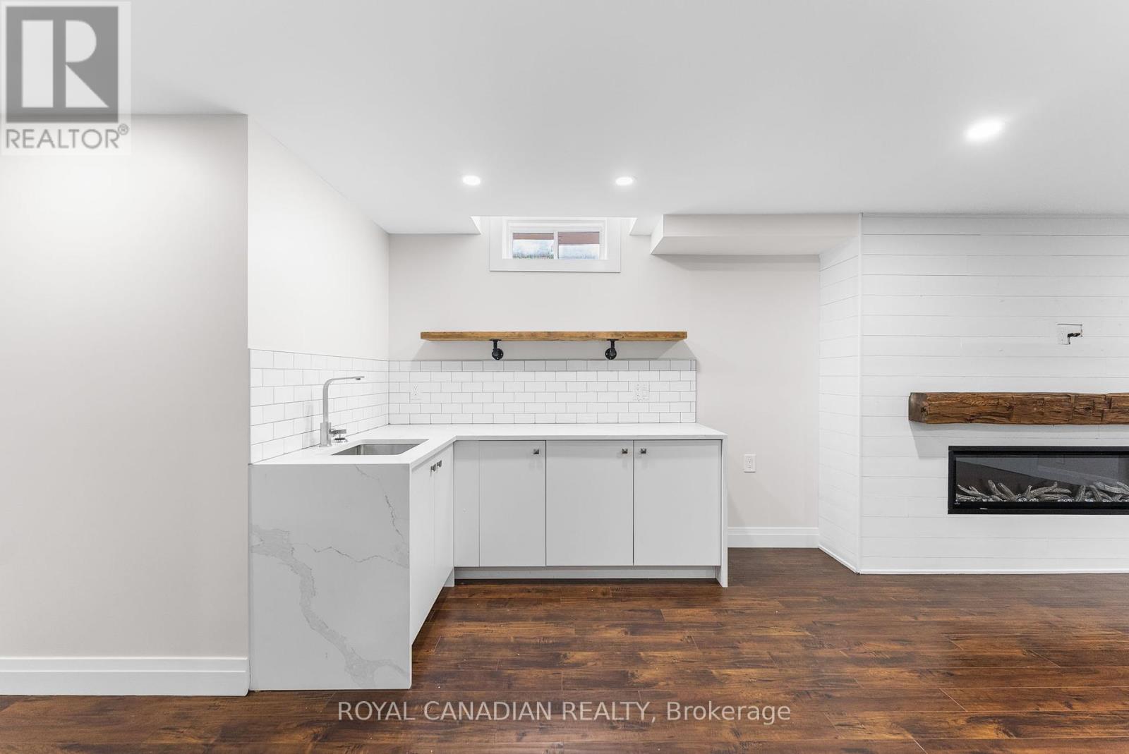 Photo 34 of 60 Crimson Ridge Road, Barrie ON