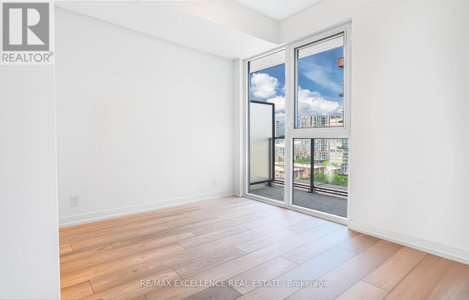 Photo 4 of 927 285 Dufferin Street, Toronto ON