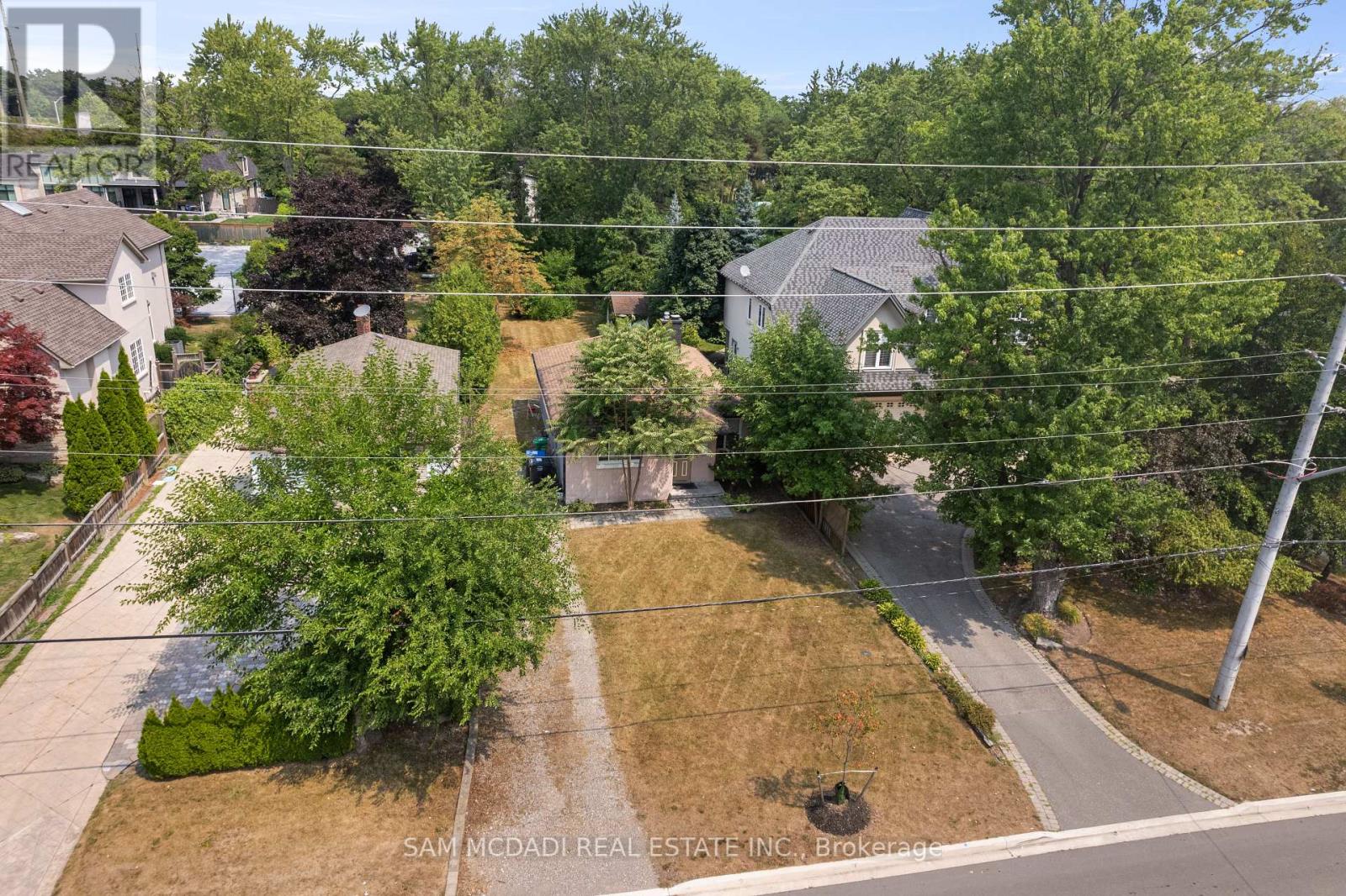 Photo 4 of 1503 Indian Grove, Mississauga ON