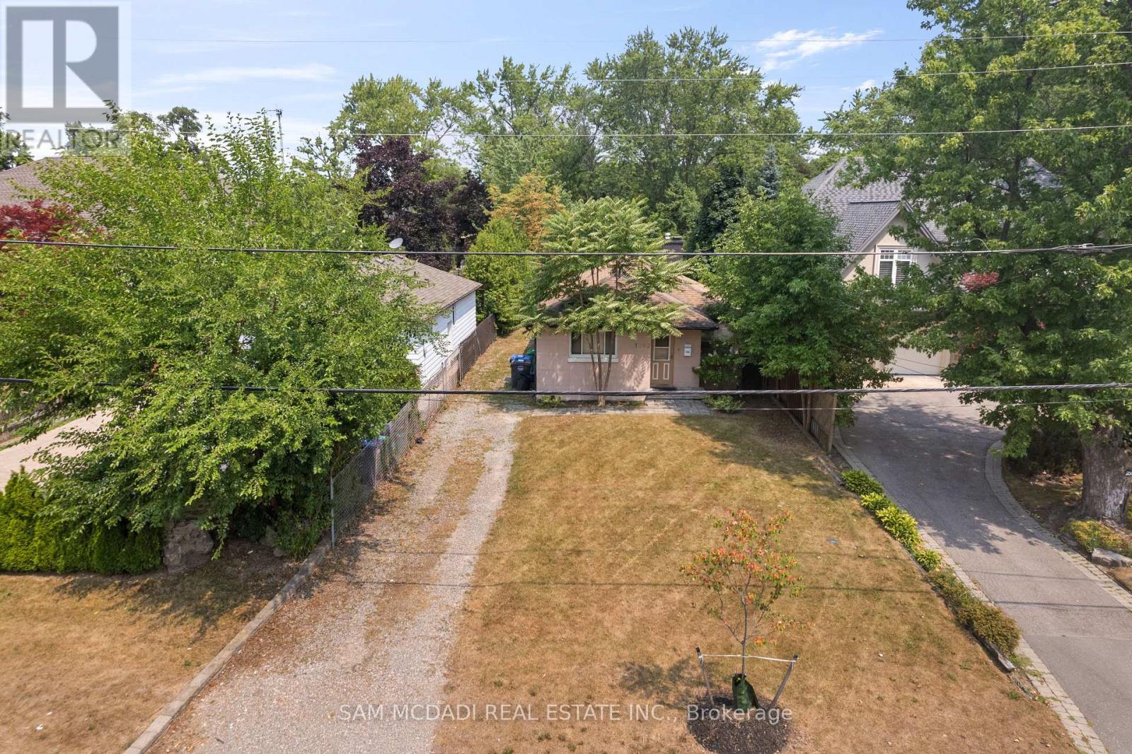 Photo 5 of 1503 Indian Grove, Mississauga ON