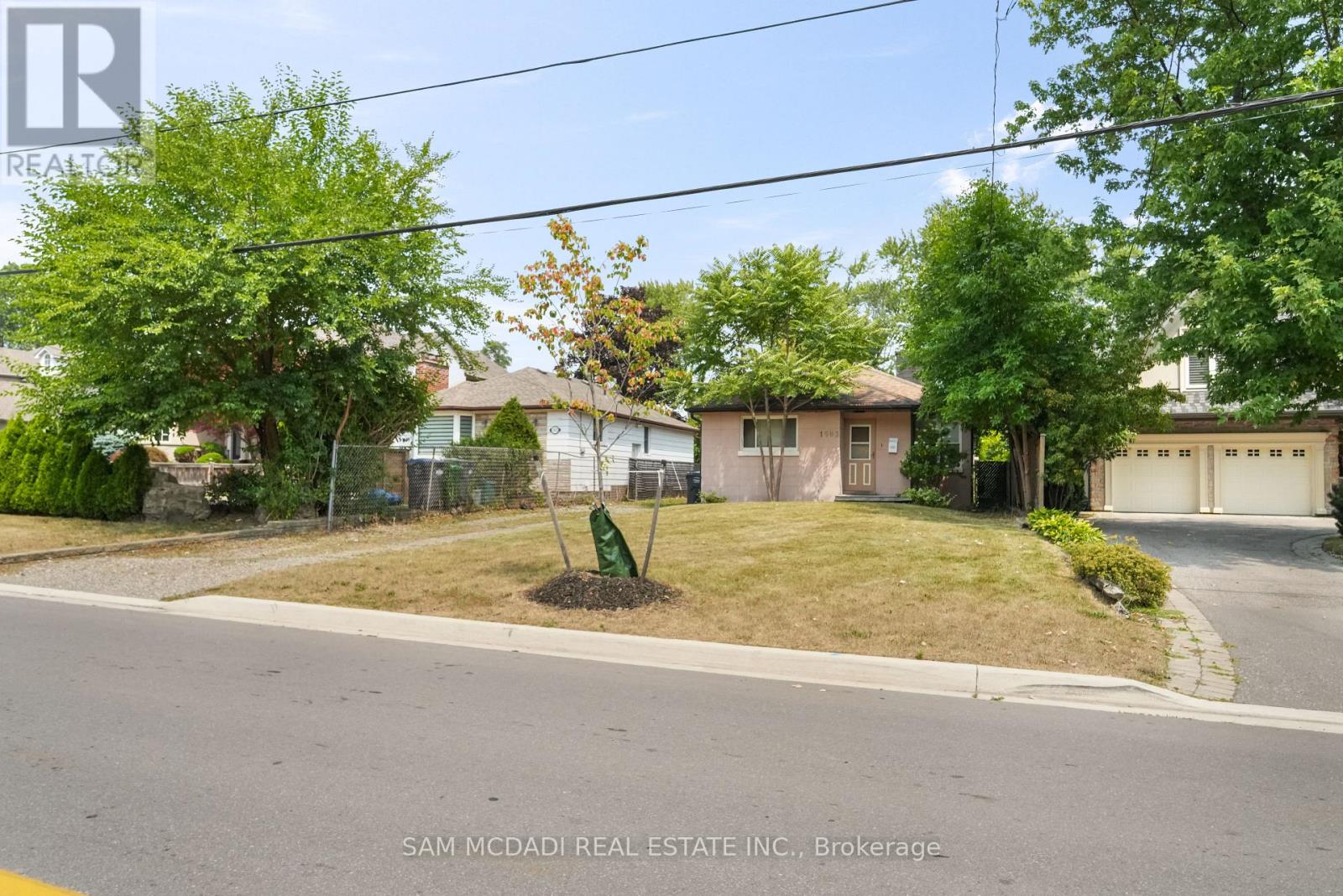 Photo 6 of 1503 Indian Grove, Mississauga ON