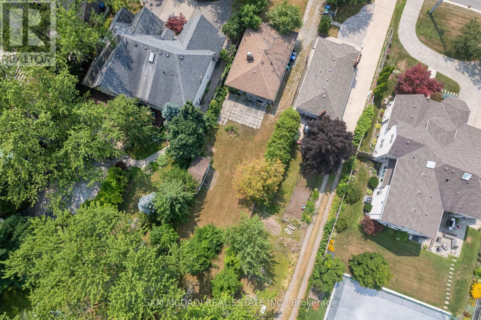 Photo 9 of 1503 Indian Grove, Mississauga ON