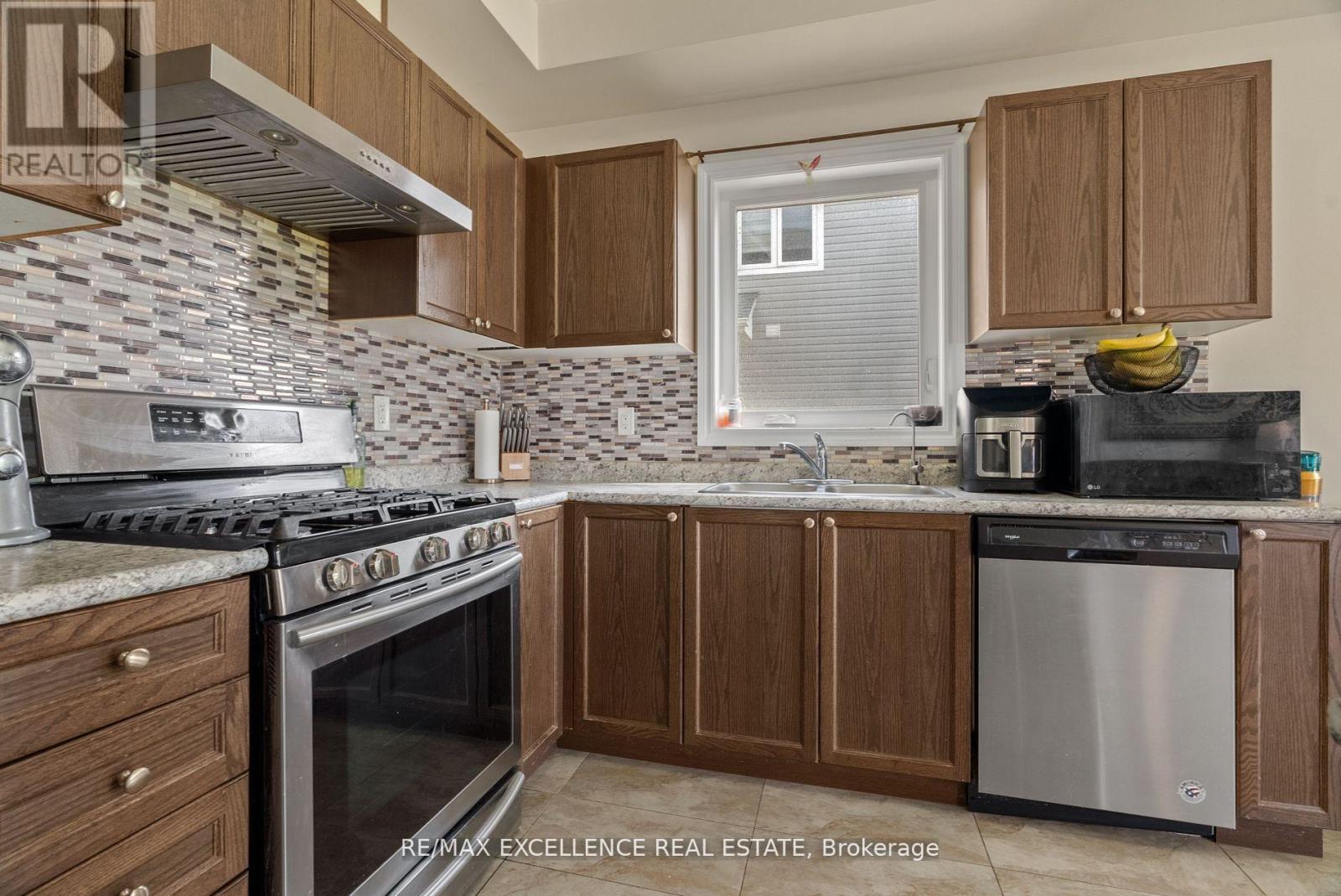 Photo 15 of 40 Todd Crescent, Southgate ON