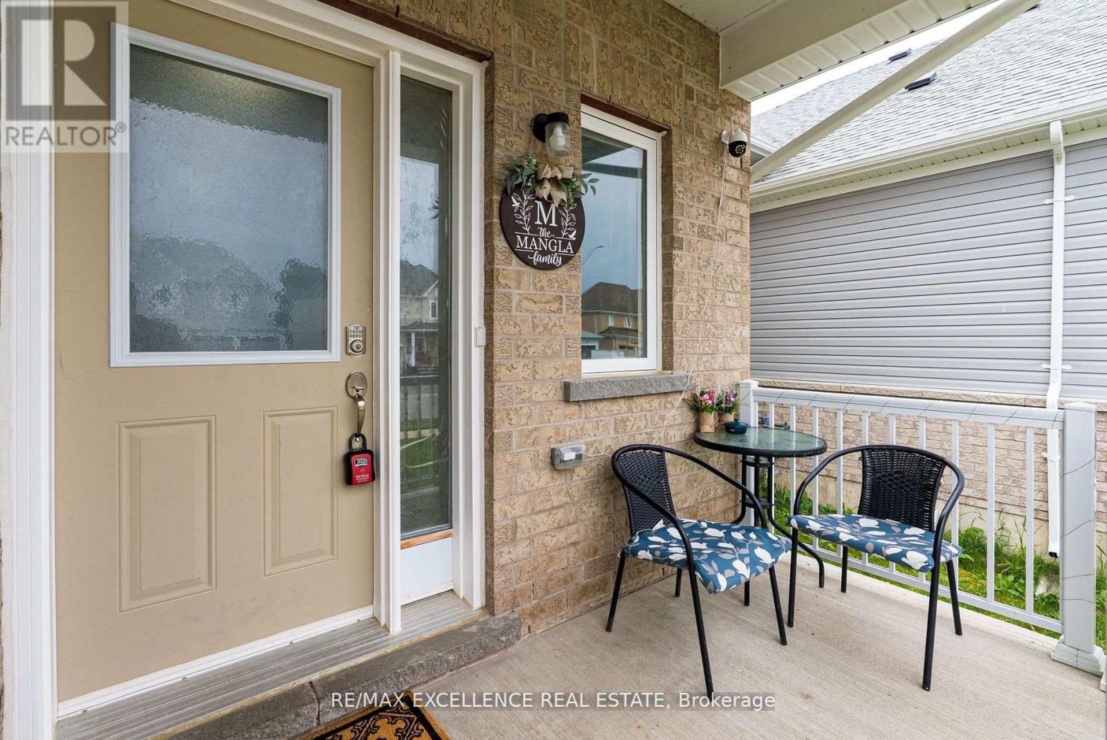Photo 5 of 40 Todd Crescent, Southgate ON
