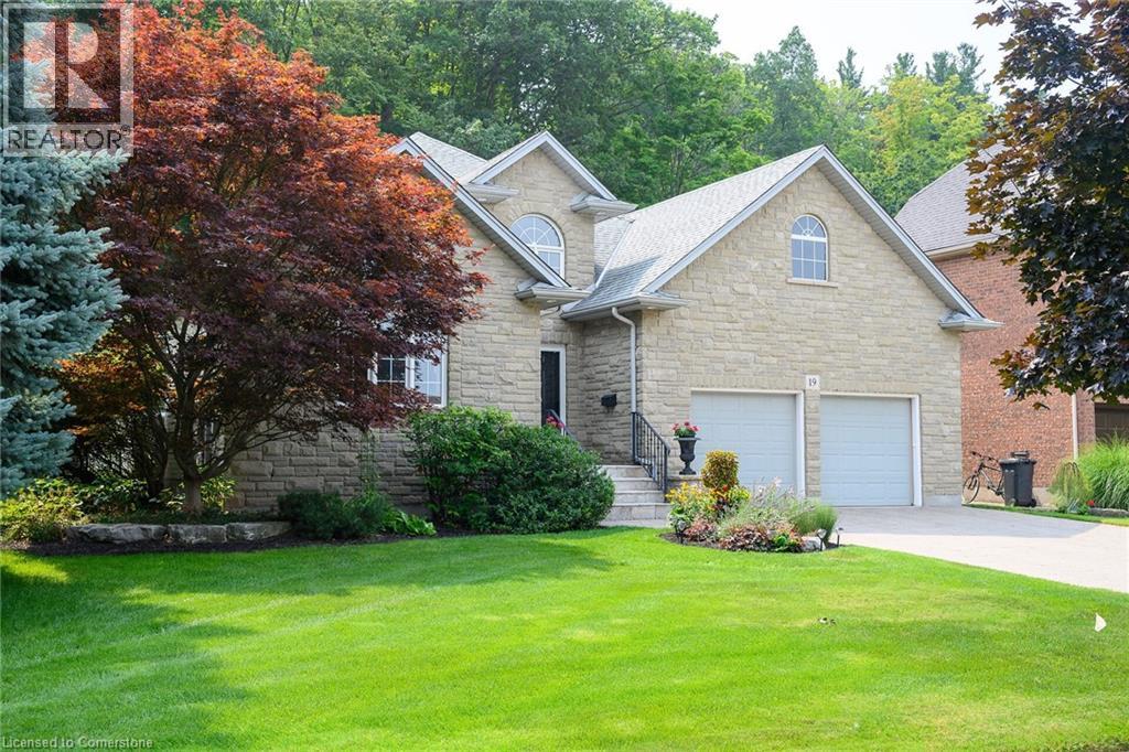 Photo 2 of 19 Bell Avenue, Grimsby ON