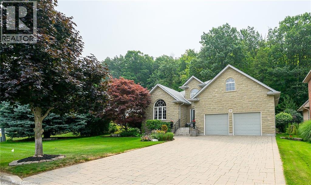 Photo 3 of 19 Bell Avenue, Grimsby ON